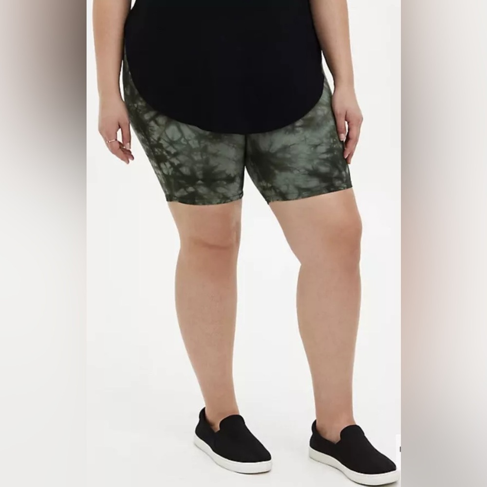Torrid Green Tie Dye Bike Short Size 2